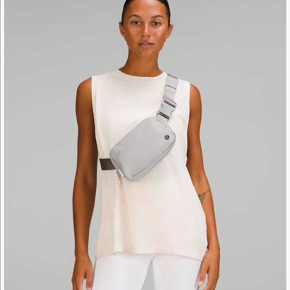 NWT Lululemon Silver Drop Everywhere Belt Bag! - Picture 9 of 9